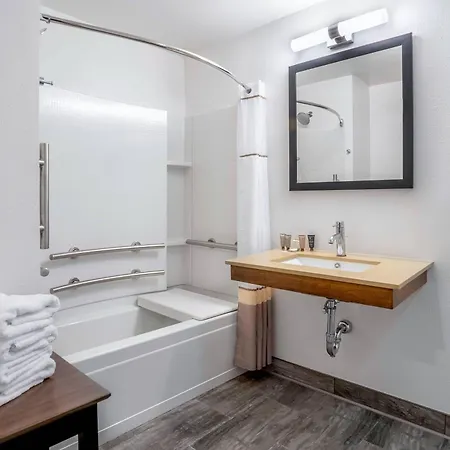 Riverview Inn & Suites, An Ascend Collection Hotel