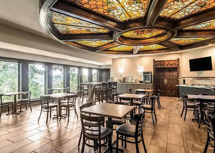 Riverview & Suites, An Ascend Collection Rockford