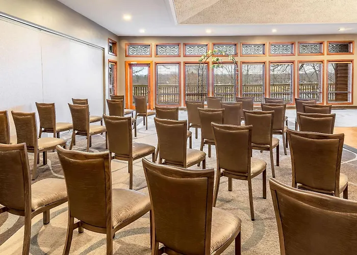 Riverview & Suites, An Ascend Collection 4* Rockford
