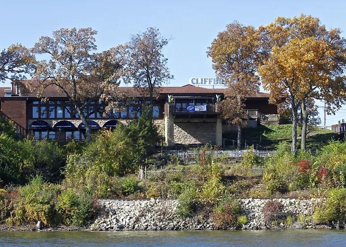 Hotel Riverview & Suites, An Ascend Collection 4*