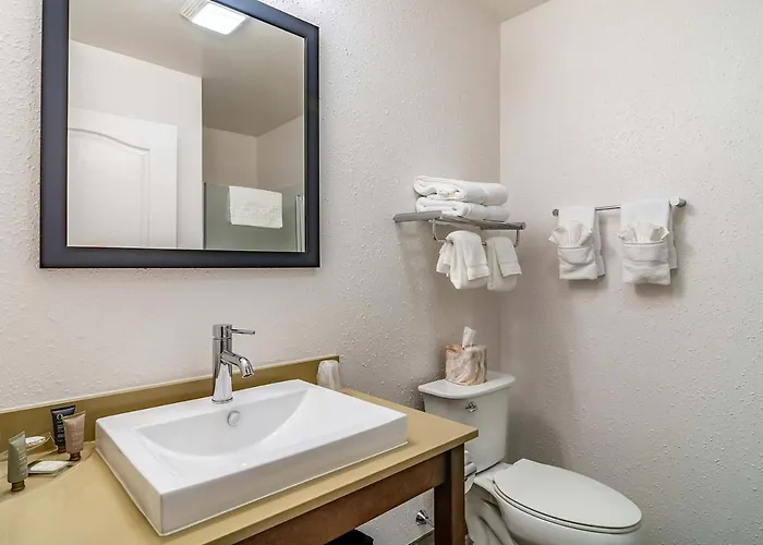 Riverview & Suites, An Ascend Collection Hotel Rockford
