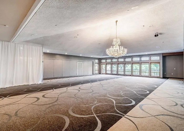 Riverview & Suites, An Ascend Collection Hotel Rockford